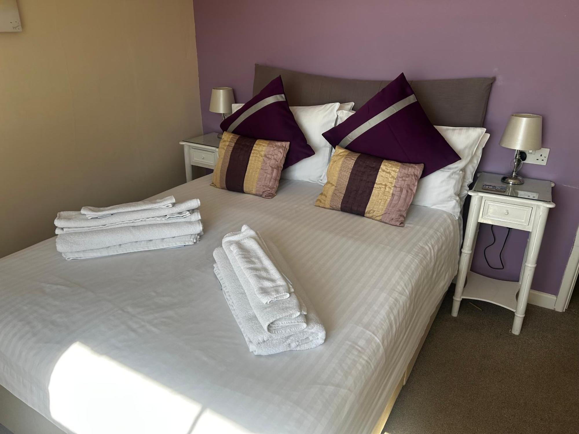 Amber House Hotel Пейнтън Екстериор снимка