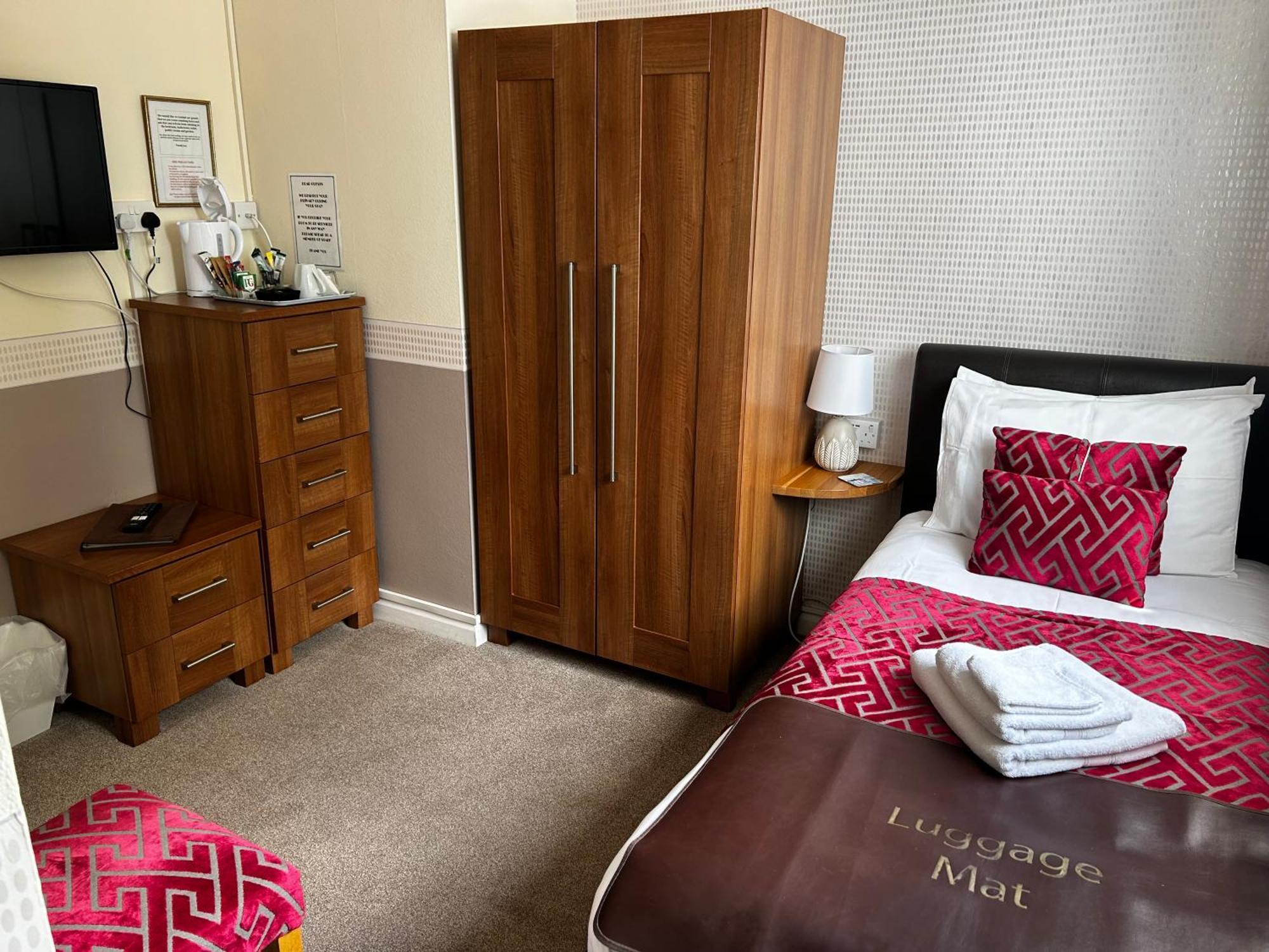 Amber House Hotel Пейнтън Екстериор снимка